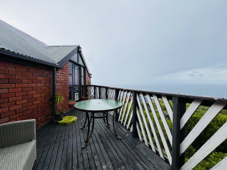 6 Bedroom Property for Sale in Herolds Bay Western Cape